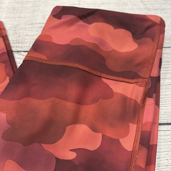 Women’s Athleta Ultimate Stash Printed 7/8 tight size M - Picture 2 of 15